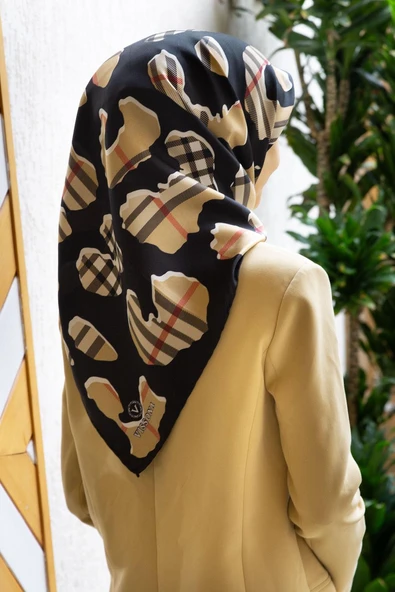 %100 Twill İpek Leopar Desenli Siyah - Bej Renkli 90x90 Eşarp Dikim Şekli : El Dikişi ürün görseli 1