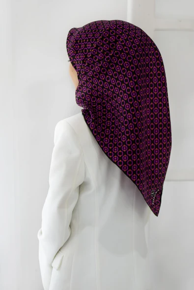 %100 Twill İpek Zincir Desenli Siyah - Fuşya Renkli 90x90 Eşarp Kenar Dikiş Şekli El Dikişli ürün görseli 1