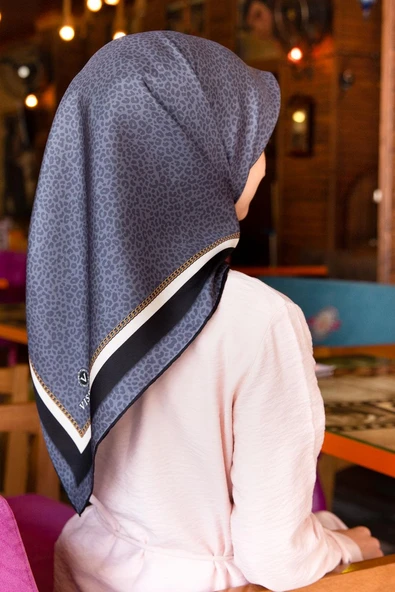 %100 Twill İpek Leopar Desenli Gri Renkli 90x90 Eşarp Dikim Şekli : El Dikişi ürün görseli 1