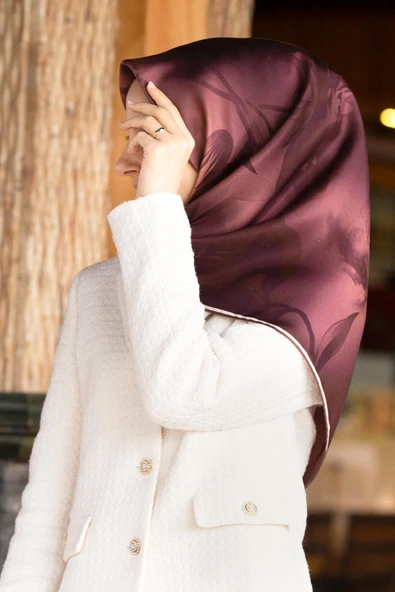 100% Twill İpek Çiçek Desenli Gül Kurusu Renkli 90x90 Dikim Şekli : El Dikişi Eşarp ürün görseli 1