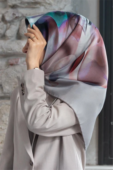 %100 Twill İpek Büyük Çiçek Desenli Gri - Somon Renkli 90x90 Eşarp Dikim Şekli : El Dikişi ürün görseli 1