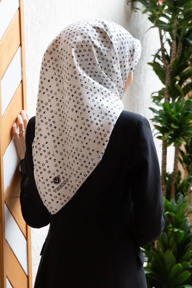 %100 Twill İpek Çıtır Motif Desenli Krem - Siyah Renkli 90x90 Eşarp Dikim Şekli : El Dikişi ürün görseli 1