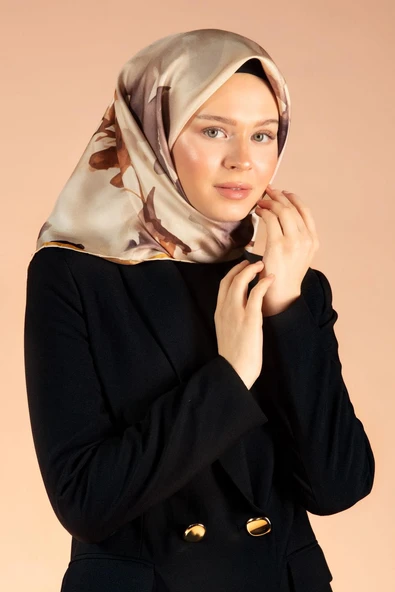 %100 Twill İpek Yaprak Desenli Bej - Hardal Renkli 90x90 Eşarp Dikim Şekli : El Dikişi ürün görseli 1