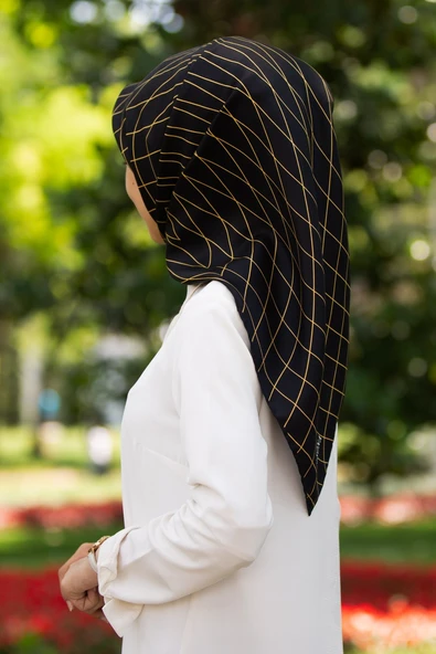 %100 Twill Çizgili Desenli Sarı - Siyah Renkli 90x90 Eşarp Dikim Şekli: El Dikişi ürün görseli 1