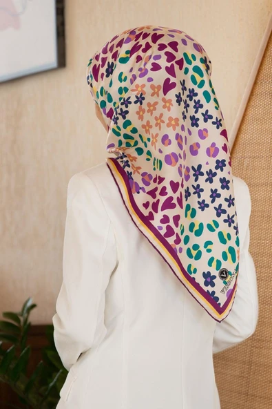 %100 Twill İpek Kalpli Leopar Desenli Krem - Mürdüm Renkli 90x90 Eşarp Dikim Şekli : El Dikişi ürün görseli 1