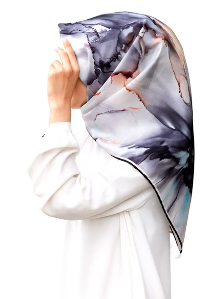 %100 Twill İpek Batik Çiçek Desenli Gri - Bebe Mavisi Renkli 90x90 Eşarp Kenar Dikiş Şekli El Dikişli ürün görseli 1