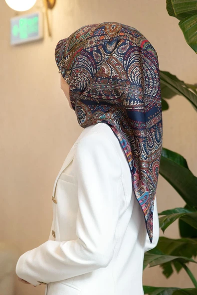 %100 Twill İpek Etro Desenli Lacivert Renkli 90x90 Eşarp Dikim Şekli : El Dikişi ürün görseli 1