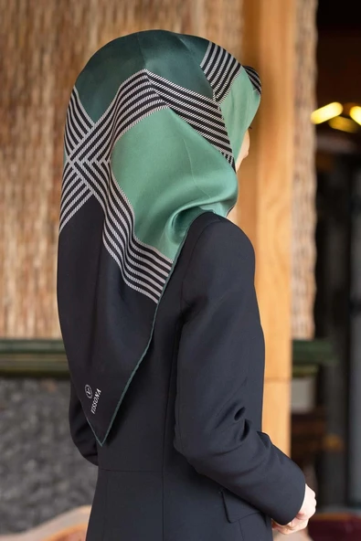 %100 Twill İpek Geometrik Desenli Petrol Yeşili Renkli 90x90 Eşarp Dikim Şekli : El Dikişi ürün görseli 1
