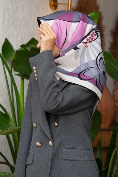 %100 Twill İpek Çiçek Desenli Gri - Siyah Renkli 90x90 Eşarp Dikim Şekli : El Dikişi ürün görseli 1
