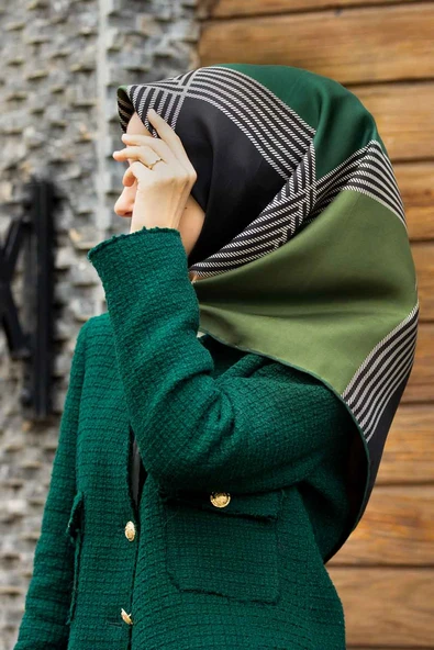 %100 Twill İpek Geometrik Desenli Zümrüt Yeşili Renkli 90x90 Eşarp Dikim Şekli : El Dikişi ürün görseli 1