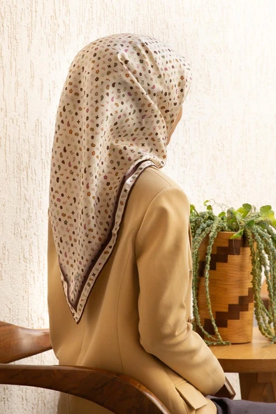 %100 Twill İpek Çıtır Desenli Krem - Kahverengi Renkli 90x90 Eşarp Dikim Şekli : El Dikişi ürün görseli 1