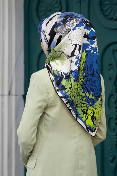 %100 Twill İpek Yaprak Desenli Lacivert - Haki Renkli 90x90 Eşarp Dikim Şekli : El Dikişi ürün görseli 1