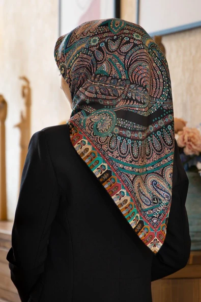 %100 Twill İpek Etro Desenli Siyah - Turkuaz Renkli 90x90 Eşarp Dikim Şekli : El Dikişi ürün görseli 1