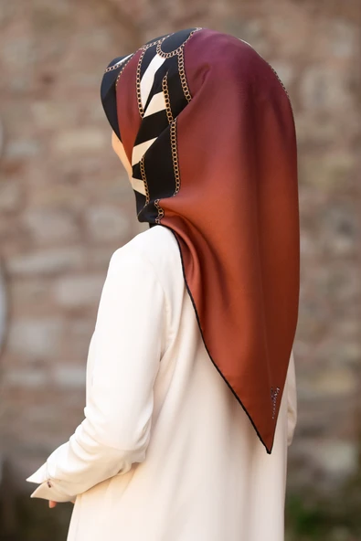 %100 Twill İpek Zincirli Çizgi Desenli Taba - Siyah Renkli 90x90 Eşarp Dikim Şekli : El Dikişi ürün görseli 1