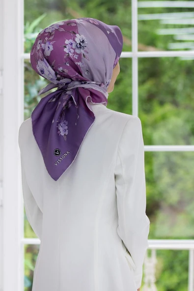 %100 Twill İpek Geometrik Ve Çiçek Desenli Pembe - Lila Renkli 90x90 Eşarp Dikim Şekli : El Dikişi ürün görseli 1