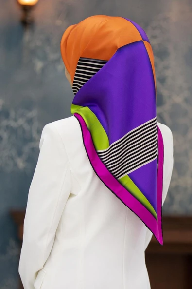 %100 Twill İpek Çizgili ve Geometrik Desenli Fuşya - Turuncu Renkli 90x90 Eşarp Dikim Şekli : El Dikişi ürün görseli 1
