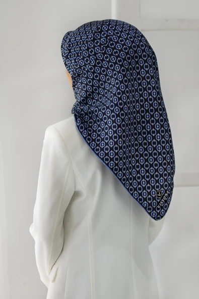 %100 Twill İpek Zincir Desenli Lacivert - İndigo Renkli 90x90 Eşarp Kenar Dikiş Şekli El Dikişli ürün görseli 1