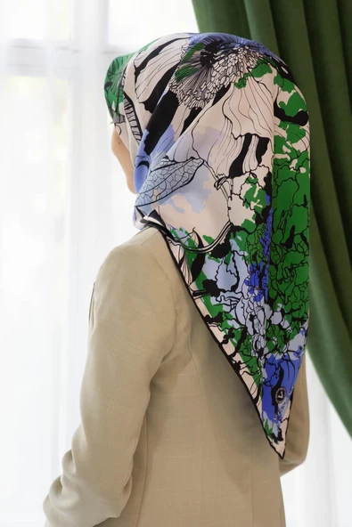%100 Twill İpek Yaprak Desenli Saks - Zümrüt Yeşili Renkli 90x90 Eşarp Dikim Şekli : El Dikişi ürün görseli 1