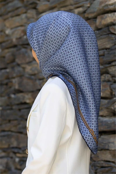 %100 Twill İpek Zincir Desenli Bebe Mavisi - Siyah Renkli 90x90 Eşarp Dikim Şekli : El Dikişi ürün görseli 1