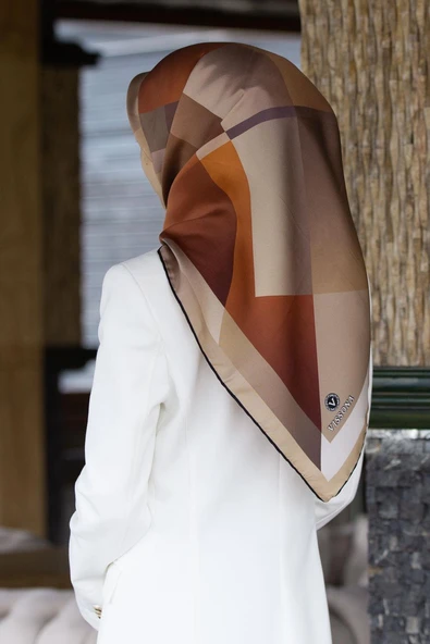 %100 Twill İpek Geometrik Desenli Kahverengi - Taba Renkli 90x90 Eşarp Dikim Şekli : El Dikişi ürün görseli 1