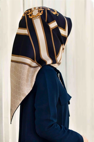 %100 Twill İpek Monogram ve Barok Desenli Lacivert - Krem Renkli 90x90 Eşarp Dikim Şekli : El Dikişi ürün görseli 1