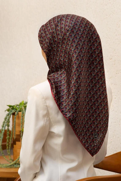 %100 Twill İpek Çizgi Desenli Siyah - Bordo Renkli 90x90 Eşarp Dikim Şekli : El Dikişi ürün görseli 1