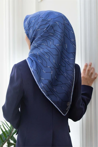 %100 Twill İpek Geometrik Desenli İndigo Renkli 90x90 Eşarp Dikim Şekli : El Dikişi ürün görseli 1