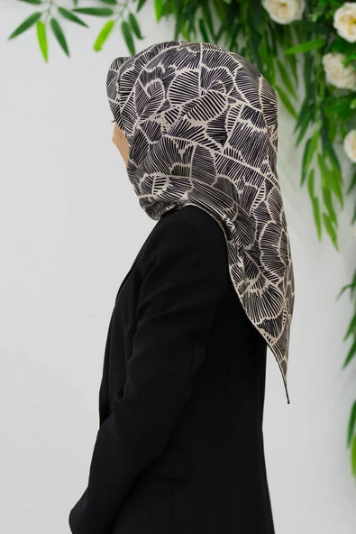 %100 Twill İpek Geometrik Desenli Siyah - Krem Renkli 90x90 Eşarp Dikim Şekli : El Dikişi ürün görseli 1
