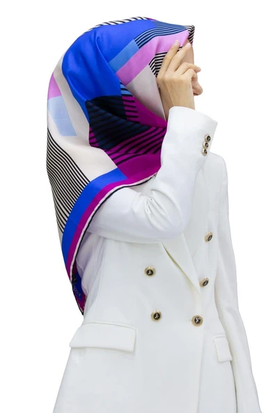 100% Twill İpek Geometrik Desenli Saks - Fuşya Renkli 90x90 Dikim Şekli : El Dikişi Eşarp ürün görseli 1