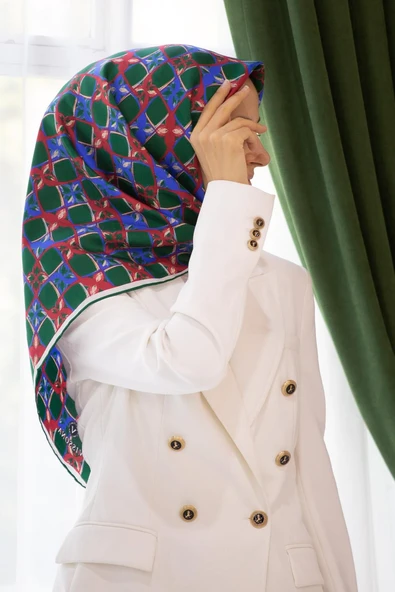 %100 Twill İpek Geometrik Desenli Zümrüt Yeşili Renkli 90x90 Eşarp Dikim Şekli : El Dikişi ürün görseli 1