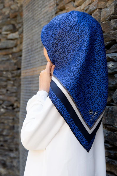 %100 Twill İpek Leopar Desenli Saks Renkli 90x90 Eşarp Dikim Şekli : El Dikişi ürün görseli 1
