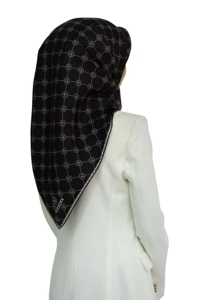 %100 Twill İpek Monogram Desenli Siyah - Krem Renkli 90x90 Eşarp Dikim Şekli : El Dikişi ürün görseli 1