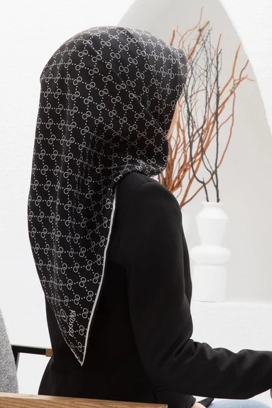 %100 Twill İpek Geometrik Desenli Siyah - Beyaz Renkli 90x90 Eşarp Dikim Şekli : El Dikişi ürün görseli 1