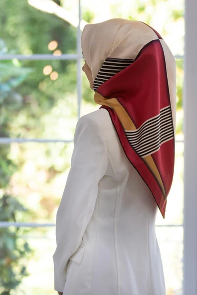 %100 Twill İpek Çizgili ve Geometrik Desenli Bordo - Vizon Renkli 90x90 Eşarp Dikim Şekli : El Dikişi ürün görseli 1