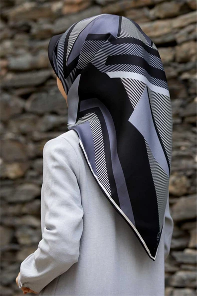 %100 Twill İpek Geometrik Desenli Siyah - Gri Renkli 90x90 Eşarp Dikim Şekli : El Dikişi ürün görseli 1