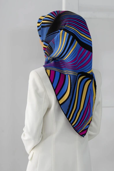 %100 Twill İpek Okyanus Dalgası Desenli İndigo - Fuşya Renkli 90x90 Eşarp Kenar Dikiş Şekli El Dikişli ürün görseli 1