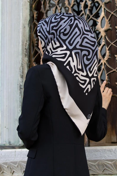100% Twill İpek Bordürlü Dalga Desenli Siyah - Gri Renkli 90x90 Dikim Şekli : El Dikişi Eşarp ürün görseli 1