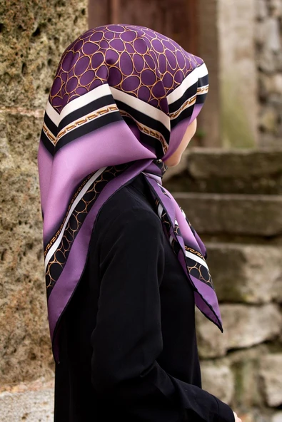 %100 Twill İpek Gold Halka Desenli Lila - Siyah Renkli 90x90 Eşarp Dikim Şekli : El Dikişi ürün görseli 1