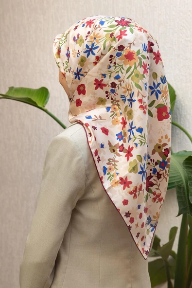 %100 Twill İpek Çıtır Çiçek Desenli Krem - Bordo Renkli 90x90 Eşarp Dikim Şekli : El Dikişi ürün görseli 1
