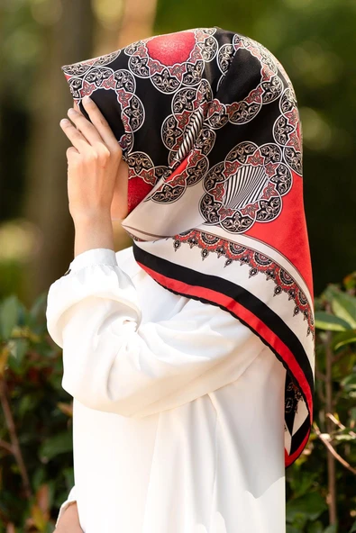 %100 Twill Türk Motifi  Desenli Siyah - Nar Çiçeği Renkli 90x90 Eşarp Dikim Şekli: El Dikişi ürün görseli 1