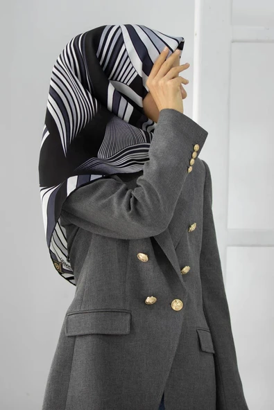 %100 Twill İpek Okyanus Dalgası Desenli Siyah - Krem Renkli 90x90 Eşarp Kenar Dikiş Şekli El Dikişli 8682027431566 ürün görseli 1