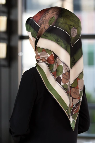 %100 Twill İpek Mermer Efektrli Geometrik Desenli Haki - Gold Renkli 90x90 Eşarp Dikim Şekli : El Dikişi ürün görseli 1