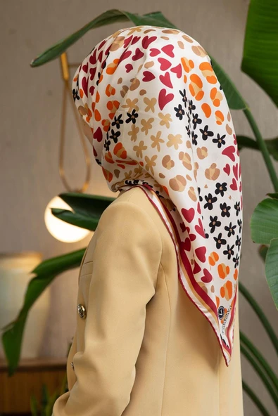 %100 Twill İpek Kalpli Leopar Desenli Krem - Bordo Renkli 90x90 Eşarp Dikim Şekli : El Dikişi ürün görseli 1