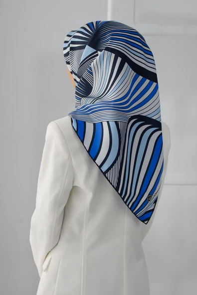 %100 Twill İpek Okyanus Dalgası Desenli Lacivert - İndigo Renkli 90x90 Eşarp Kenar Dikiş Şekli El Dikişli ürün görseli 1
