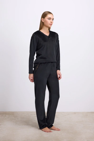 Anıl Kadın Uzun Kollu, Kadife Dokulu, Dantel Detaylı, Tişört ve Pantolon Pijama Takımı (11542) ürün görseli 1