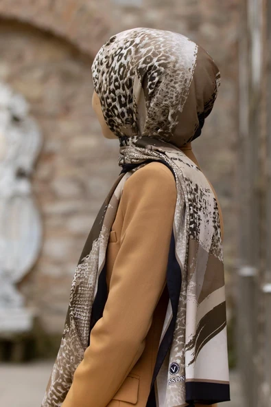 LÜKS MEDİNE İPEĞİ LEOPAR DESENLİ BEJ - SİYAH RENKLİ 75X195 KIRIŞMAZ ŞAL MOSS KREP DİKİŞ TİPİ İTALYAN DİKİŞLİ ürün görseli 1