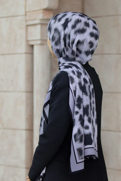 LÜKS MEDİNE İPEĞİ LEOPAR DESENLİ SİYAH  RENKLİ 75X195 KIRIŞMAZ ŞAL MOSS KREP DİKİŞ TİPİ İTALYAN DİKİŞLİ ürün görseli 1