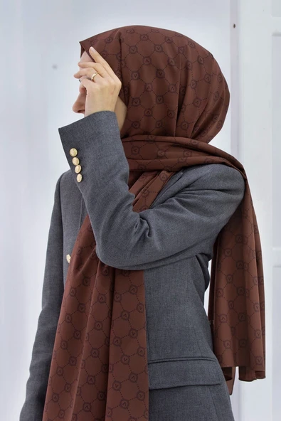 LÜKS MEDİNE İPEĞİ MONOGRAM DESENLİ TABA RENKLİ 75X195 KIRIŞMAZ ŞAL MOSS KREP DİKİŞ TİPİ İTALYAN DİKİŞLİ ürün görseli 1