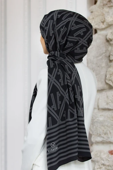LÜKS MEDİNE MONOGRAM DESENLİ SİYAH - GRİ RENKLİ 75X195 KIRIŞMAZ ŞAL MOSS KREP DİKİŞ TİPİ İTALYAN DİKİŞLİ ürün görseli 1
