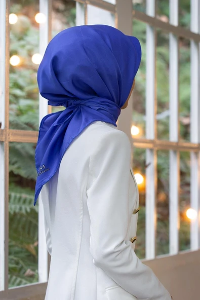 %100 Twill İpek Düz Saks Renkli Daha Tok Exclusive Serisi 90x90 Eşarp Dikim Şekli : El Dikişi ürün görseli 1
